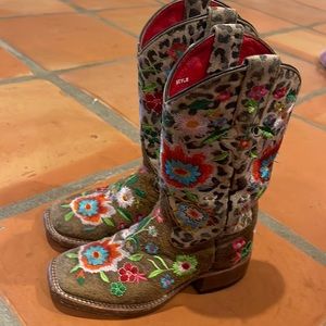Maxi Bean kids boots leopard & embroidered size 10
